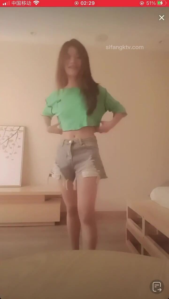 最新《瘋狂抖音》外篇之《抖音擦邊》眾女神直播中各種閃現走光刷邊 露毛露屁 凸點誘惑 (17)