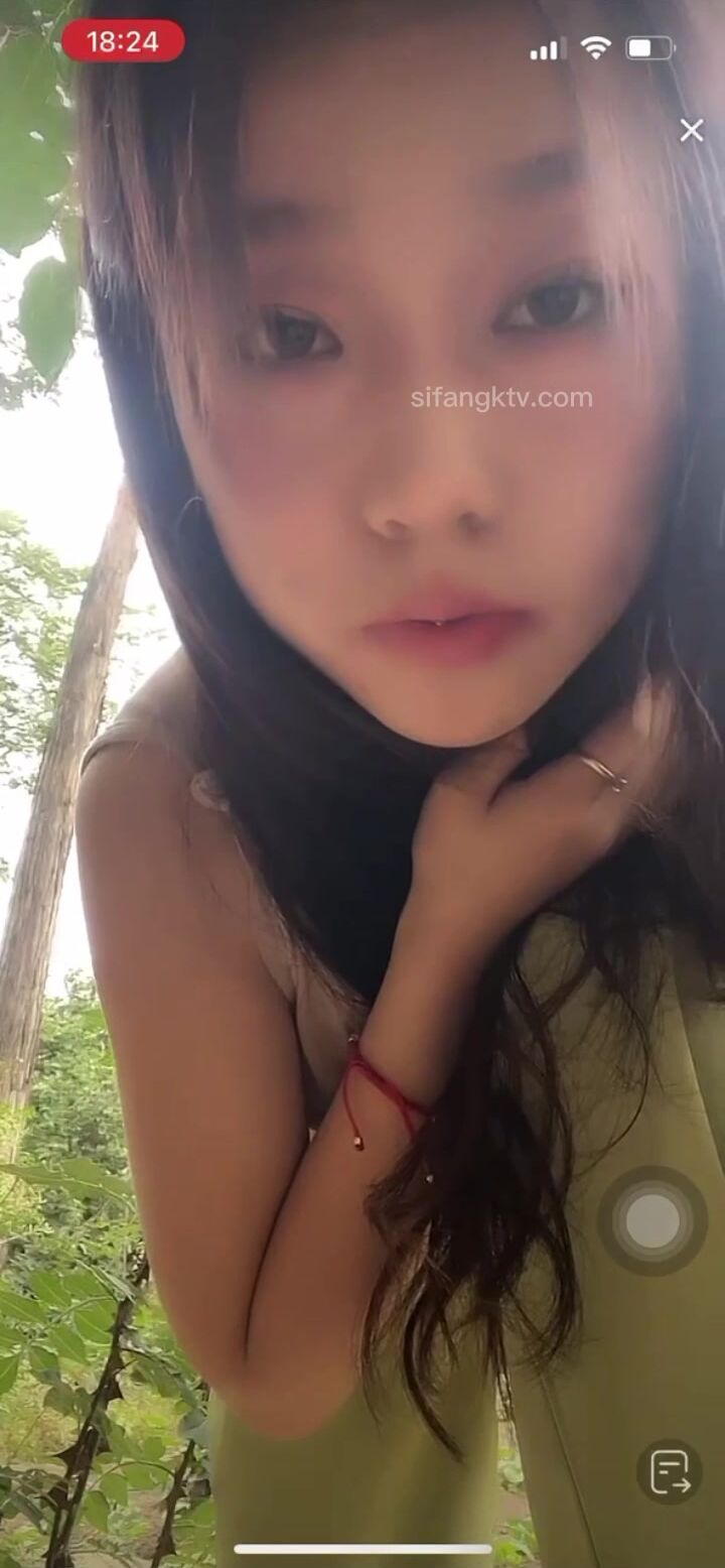 最新《瘋狂抖音》外篇之《抖音擦邊》眾女神直播中各種閃現走光刷邊 露毛露屁 凸點誘惑 (54)