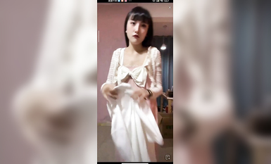 最新《瘋狂抖音》外篇之《抖音擦邊》眾女神直播中各種閃現走光刷邊 露毛露屁 凸點誘惑 (52)