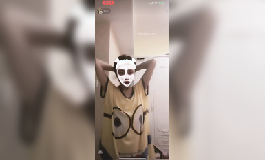 最新《瘋狂抖音》外篇之《抖音擦邊》眾女神直播中各種閃現走光刷邊 露毛露屁 凸點誘惑 (40)