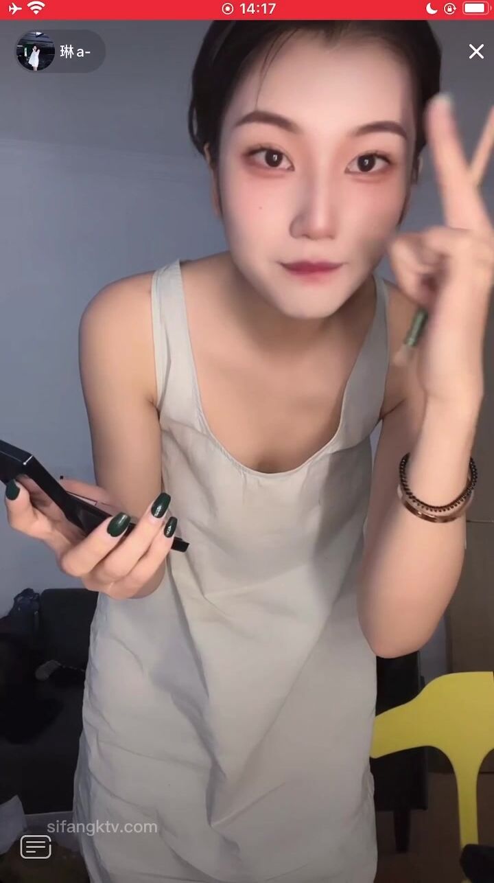 最新《瘋狂抖音》外篇之《抖音擦邊》眾女神直播中各種閃現走光刷邊 露毛露屁 凸點誘惑 (121)