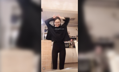 最新《瘋狂抖音》外篇之《抖音擦邊》眾女神直播中各種閃現走光刷邊 露毛露屁 凸點誘惑 (53)