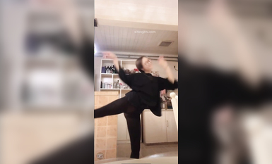 最新《瘋狂抖音》外篇之《抖音擦邊》眾女神直播中各種閃現走光刷邊 露毛露屁 凸點誘惑 (53)