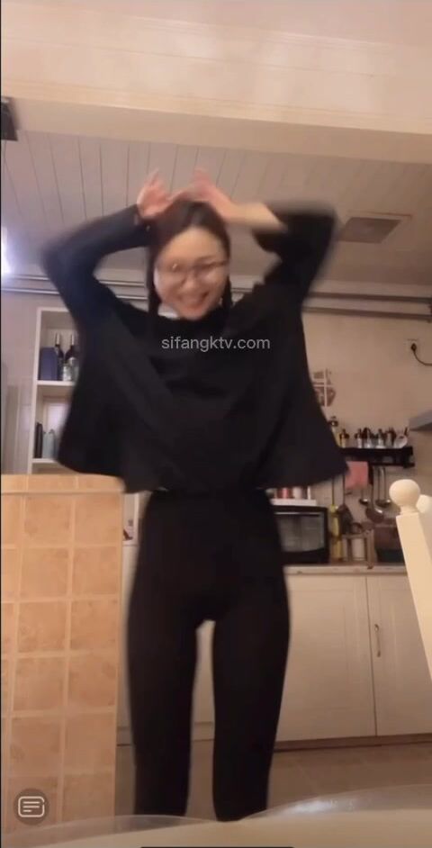 最新《瘋狂抖音》外篇之《抖音擦邊》眾女神直播中各種閃現走光刷邊 露毛露屁 凸點誘惑 (53)