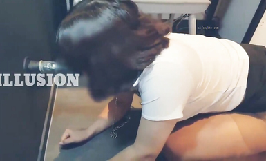 八月【重磅福利】SM大神ILLUSION 調教COS女奴福利集，各種性虐蘿莉美少女，屁股都拍紅再操 (35)