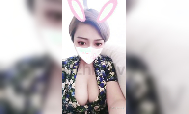 推特女神『大婊姐』深情解說每一個淫亂不堪的故事_當著老公面被他朋友無套插入的三人大戰 (14)