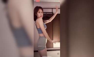 最新《瘋狂抖音》外篇之《抖音擦邊》眾女神直播中各種閃現走光刷邊 露毛露屁 凸點誘惑 (51)