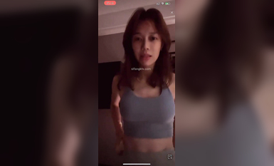 最新《瘋狂抖音》外篇之《抖音擦邊》眾女神直播中各種閃現走光刷邊 露毛露屁 凸點誘惑 (51)