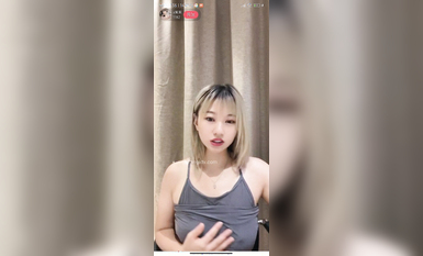 最新《瘋狂抖音》外篇之《抖音擦邊》眾女神直播中各種閃現走光刷邊 露毛露屁 凸點誘惑 (114)