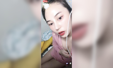 最新《瘋狂抖音》外篇之《抖音擦邊》眾女神直播中各種閃現走光刷邊 露毛露屁 凸點誘惑 (56)