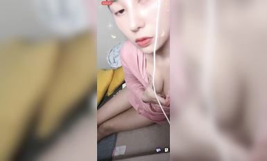 最新《瘋狂抖音》外篇之《抖音擦邊》眾女神直播中各種閃現走光刷邊 露毛露屁 凸點誘惑 (56)