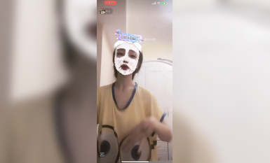 最新《瘋狂抖音》外篇之《抖音擦邊》眾女神直播中各種閃現走光刷邊 露毛露屁 凸點誘惑 (47)