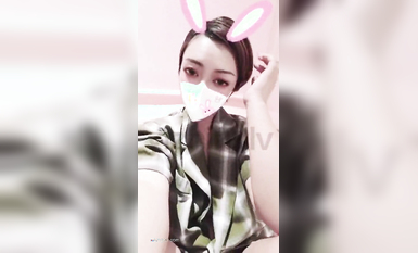 推特女神『大婊姐』深情解說每一個淫亂不堪的故事_當著老公面被他朋友無套插入的三人大戰 (4)