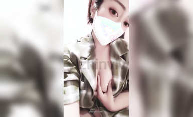 推特女神『大婊姐』深情解說每一個淫亂不堪的故事_當著老公面被他朋友無套插入的三人大戰 (4)