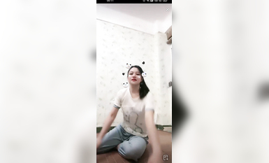 最新《瘋狂抖音》外篇之《抖音擦邊》眾女神直播中各種閃現走光刷邊 露毛露屁 凸點誘惑 (139)