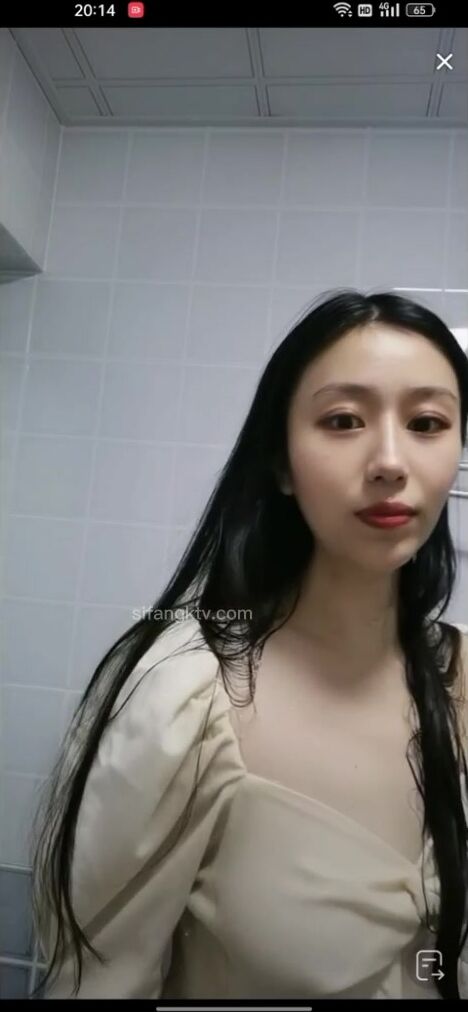 最新《瘋狂抖音》外篇之《抖音擦邊》眾女神直播中各種閃現走光刷邊 露毛露屁 凸點誘惑 (118)