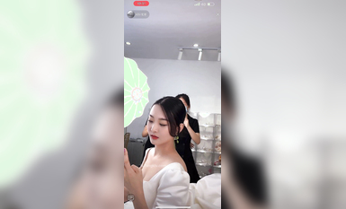 最新《瘋狂抖音》外篇之《抖音擦邊》眾女神直播中各種閃現走光刷邊 露毛露屁 凸點誘惑 (31)