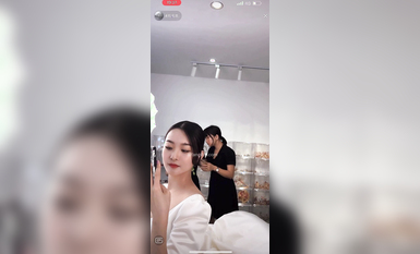 最新《瘋狂抖音》外篇之《抖音擦邊》眾女神直播中各種閃現走光刷邊 露毛露屁 凸點誘惑 (31)