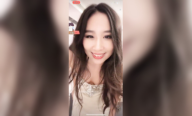 最新《瘋狂抖音》外篇之《抖音擦邊》眾女神直播中各種閃現走光刷邊 露毛露屁 凸點誘惑 (73)