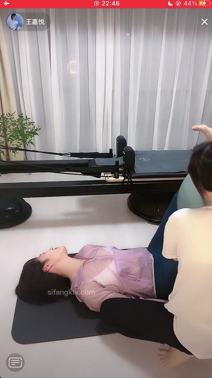 最新《瘋狂抖音》外篇之《抖音擦邊》眾女神直播中各種閃現走光刷邊 露毛露屁 凸點誘惑 (152)