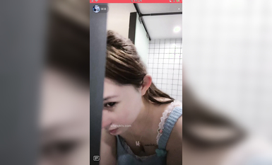 最新《瘋狂抖音》外篇之《抖音擦邊》眾女神直播中各種閃現走光刷邊 露毛露屁 凸點誘惑 (5)