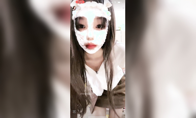 最新《瘋狂抖音》外篇之《抖音擦邊》眾女神直播中各種閃現走光刷邊 露毛露屁 凸點誘惑 (45)