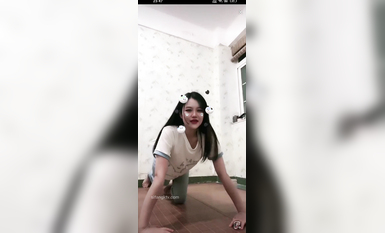 最新《瘋狂抖音》外篇之《抖音擦邊》眾女神直播中各種閃現走光刷邊 露毛露屁 凸點誘惑 (68)