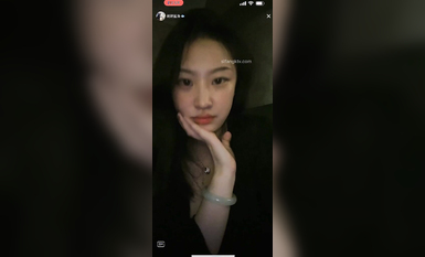 最新《瘋狂抖音》外篇之《抖音擦邊》眾女神直播中各種閃現走光刷邊 露毛露屁 凸點誘惑 (57)