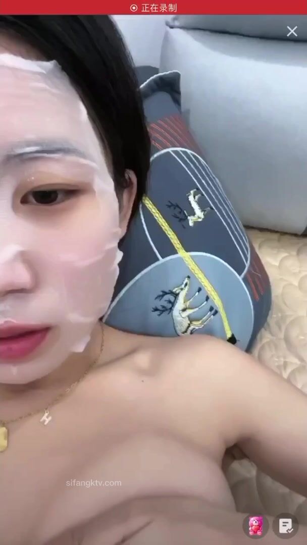 最新《瘋狂抖音》外篇之《抖音擦邊》眾女神直播中各種閃現走光刷邊 露毛露屁 凸點誘惑 (138)