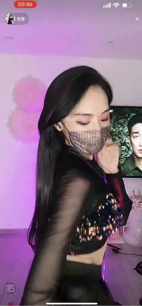 最新《瘋狂抖音》外篇之《抖音擦邊》眾女神直播中各種閃現走光刷邊 露毛露屁 凸點誘惑 (105)