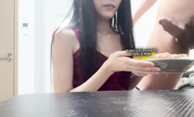 電報群VIP精液盛宴系列！亂倫變態老哥調教母狗堂妹2部，口交取精麵包加精+精液布丁1