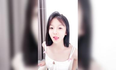 新人主播  超級粉嫩的校花級主播源源 舌釘口交 剛下海就跪在馬桶上被操，道具調教，胸推，舌釘小嘴性感口交，各種姿勢爆操 (20)