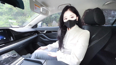 【車內灌精】萌崽兒❤️帶同事老婆野外車震安排上紅邊吊帶黑絲，非常情趣，操著又白又嫩的小穴內射