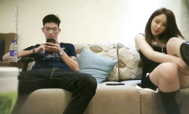 顏值不錯肉肉身材妹子,這類微坦也是不錯的，近距離特寫口交騎乘大力猛操