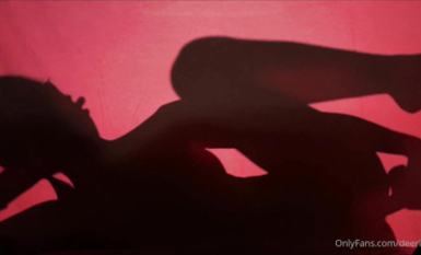 萬狼求檔OnlyFans斯文眼鏡反差小姐姐【deerlong】私拍合集,極品中的極品天生的肉便器,純情少女展現精湛口活兒口爆吞精 (55)