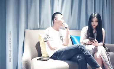 約了個高顏值妹子，長裙美少婦，騎乘抱著抽插猛操呻吟誘人