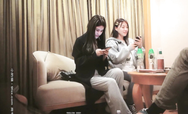 二選一留下美女，是嫩模特，啪啪一炮各種零食哄開心再來，妹子職業生涯難忘一夜