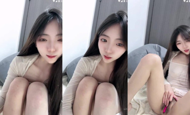 長腿嫩足顏值小母狗，連體黑絲透視裝，嫩足展示淫語挑逗，跪地自慰各種道具深插騷穴 (3)