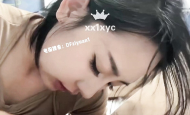 高顏值女神 我小穴還被其他男人插過 他還射我嘴裡了 最後吞精 (3)