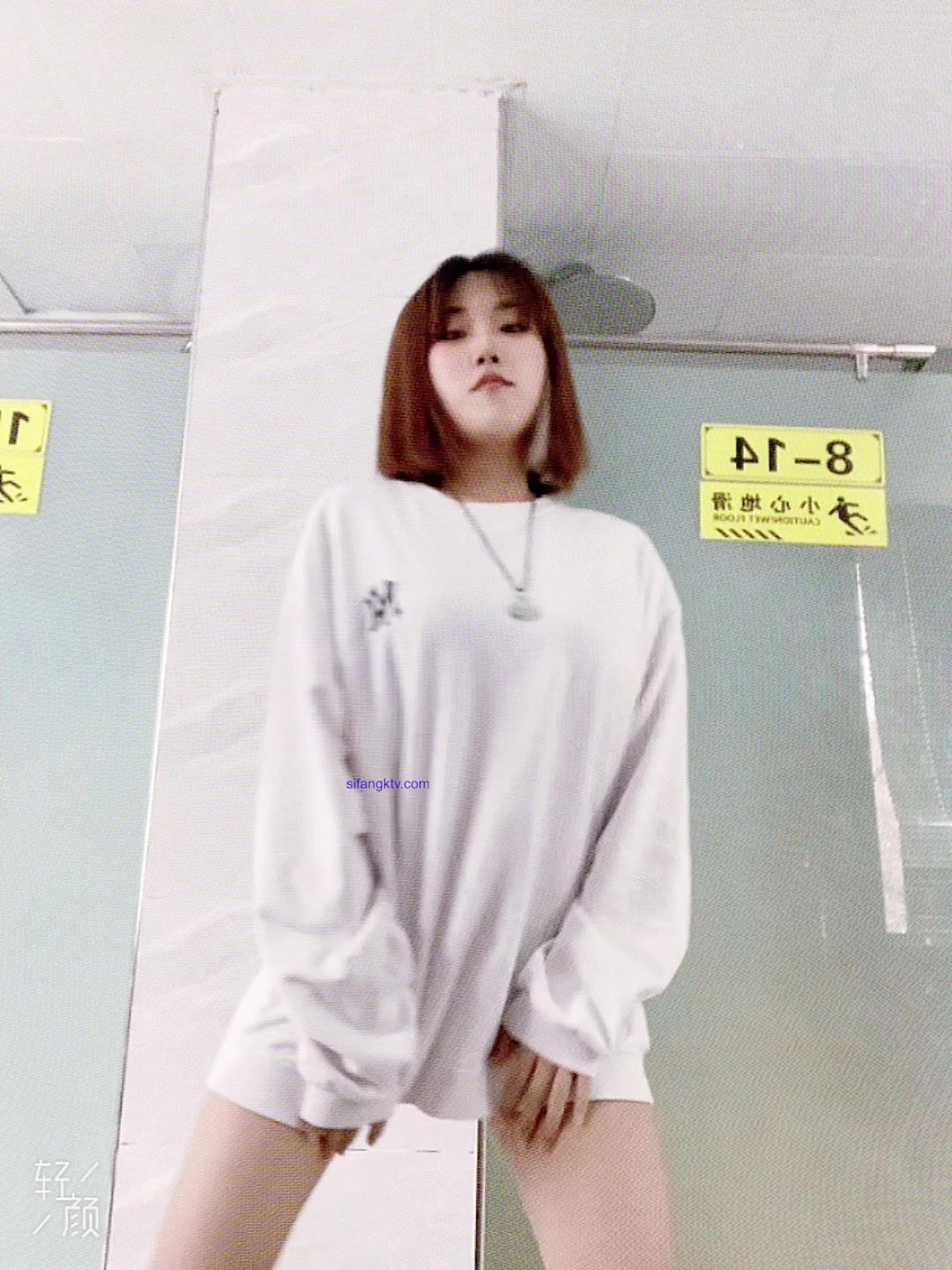 青春無敵 SS級大奶完美身材推特女神希希第二季重金私人訂制露臉裸舞紫薇高潮吐舌頭翻白眼狠是賣力 (11)