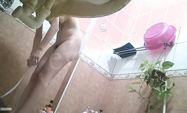 渣男暗藏攝像頭 曝光台灣30萬粉絲的美女主播【芷涵】噓噓 洗澡 (4)