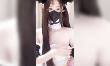 網紅極品白虎福利姬【初戀小安】主人躺好，讓我來為您服侍吧