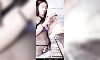 代也加 橋下脫光直播 被路過的大爺發現了 驚掉了老頭的下巴！ (2)