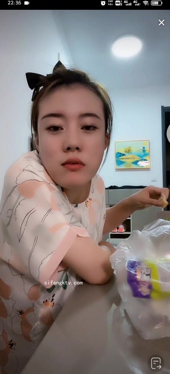 最新《瘋狂抖音》外篇之《抖音擦邊3》顏值主播直播各顯神通 閃現 走光露點 刷邊PK (154)