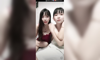 最新《瘋狂抖音》外篇之《抖音擦邊3》顏值主播直播各顯神通 閃現 走光露點 刷邊PK (193)