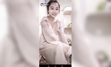 最新《瘋狂抖音》外篇之《抖音擦邊3》顏值主播直播各顯神通 閃現 走光露點 刷邊PK (168)