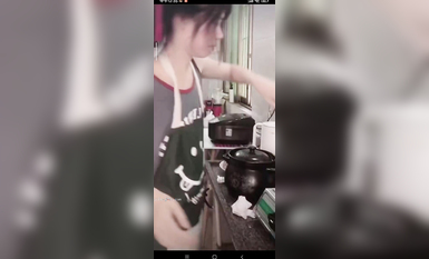 最新《瘋狂抖音》外篇之《抖音擦邊3》顏值主播直播各顯神通 閃現 走光露點 刷邊PK (218)