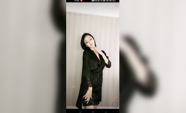 最新《瘋狂抖音》外篇之《抖音擦邊3》顏值主播直播各顯神通 閃現 走光露點 刷邊PK (11)