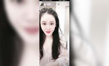 最新《瘋狂抖音》外篇之《抖音擦邊3》顏值主播直播各顯神通 閃現 走光露點 刷邊PK (171)