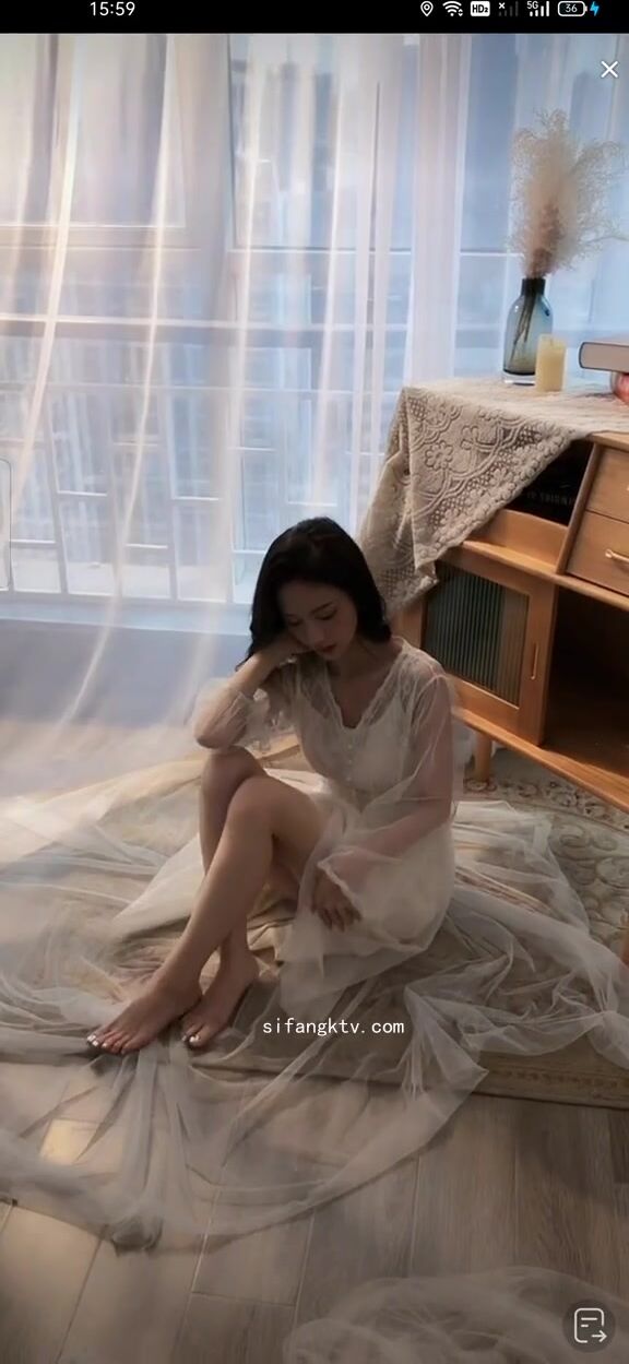 最新《瘋狂抖音》外篇之《抖音擦邊3》顏值主播直播各顯神通 閃現 走光露點 刷邊PK (174)